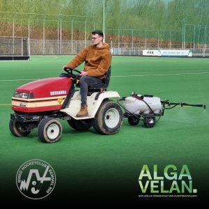 Duurzaam hockeyveld-onderhoud bij MHC Bemmel 800 met MO5 Sport | AlgaVelan