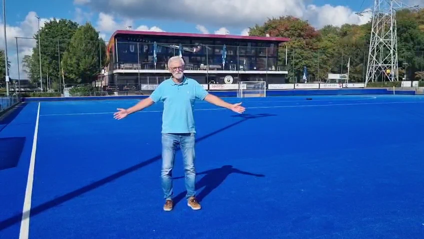 Ewoud van AlgaVelan op het hockeyveld van Sportbedrijf Arnhem.